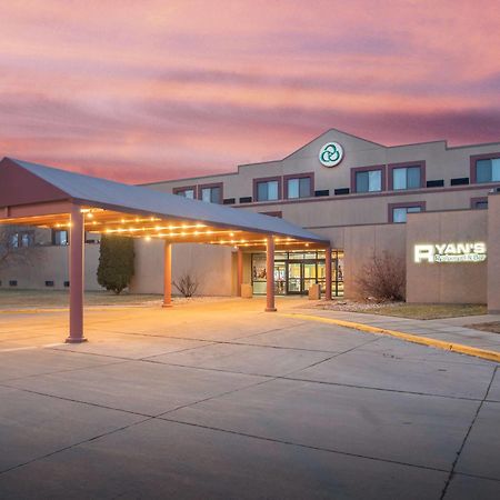 Crossroads Hotel And Huron Event Center エクステリア 写真