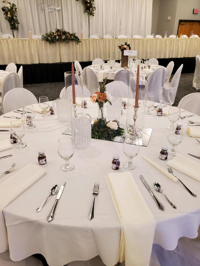 Crossroads Hotel And Huron Event Center エクステリア 写真