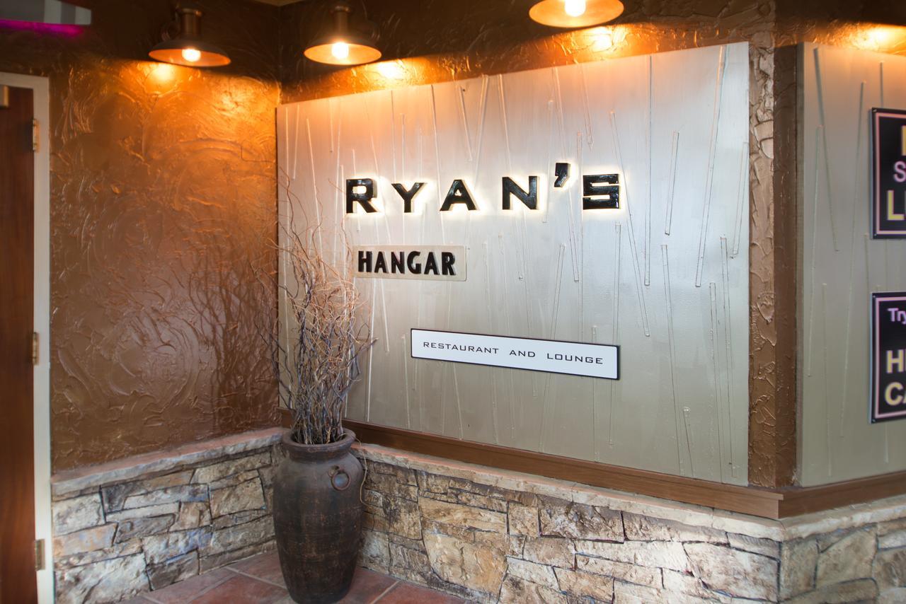 Crossroads Hotel And Huron Event Center エクステリア 写真